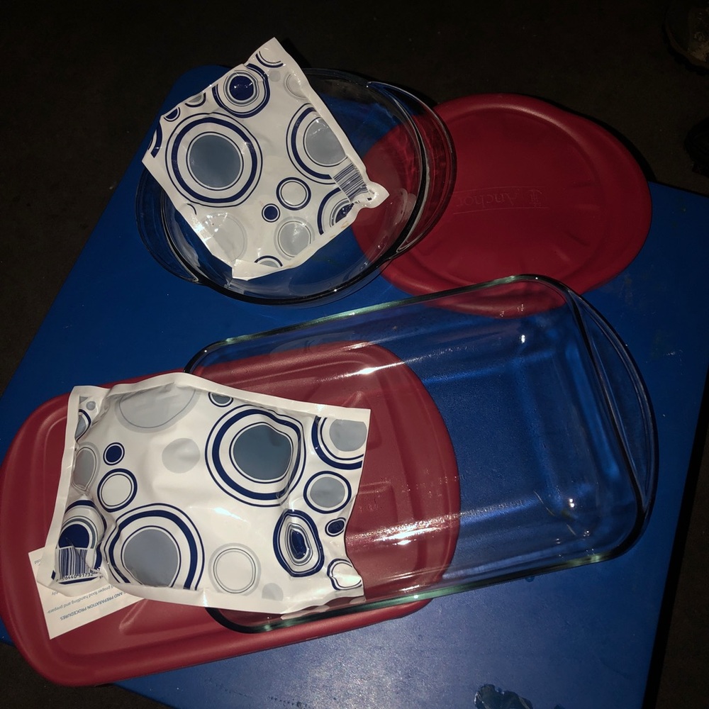 Anchor, hocking, Brand new bakeware set w/ carrying case.